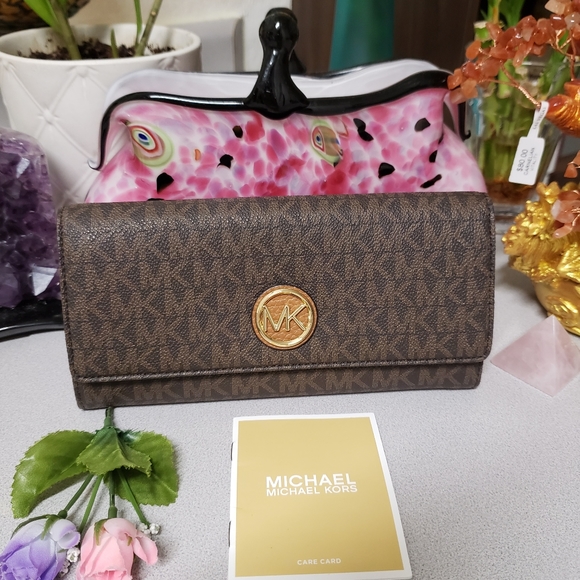 Sold on fb 🍀NWT Michael Long wallet
